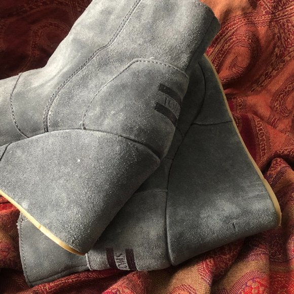 TOMS GREY SUEDE WEDGE HEEL BOOTIES SZ 7.5 - Picture 10 of 10